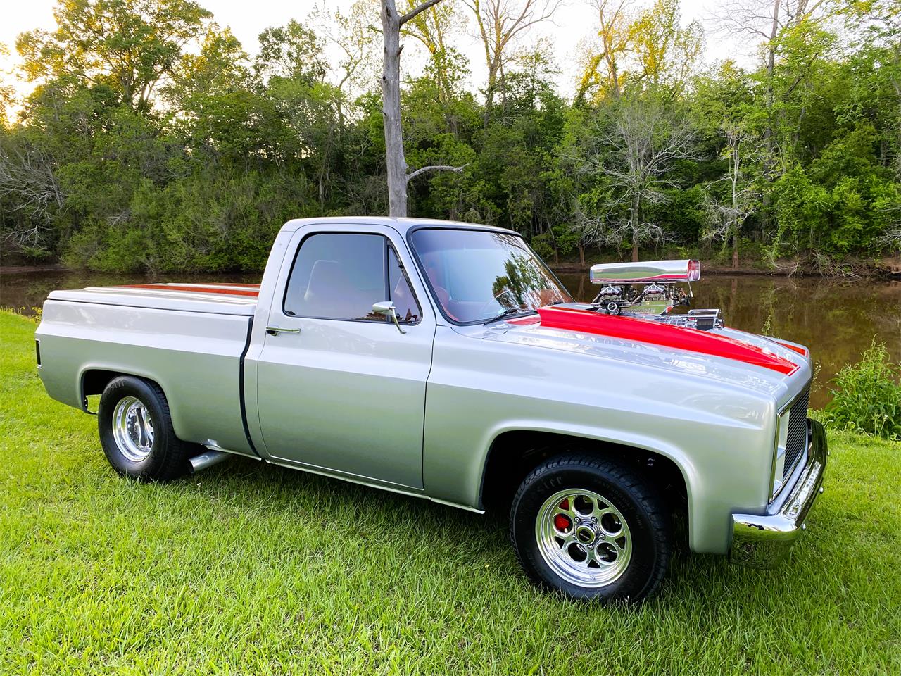 Chevrolet-C10-1984-Silver-Red-1