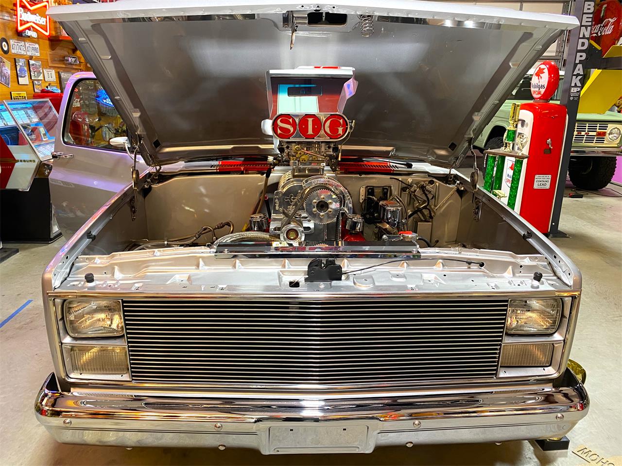 Chevrolet-C10-1984-Silver-Red-18