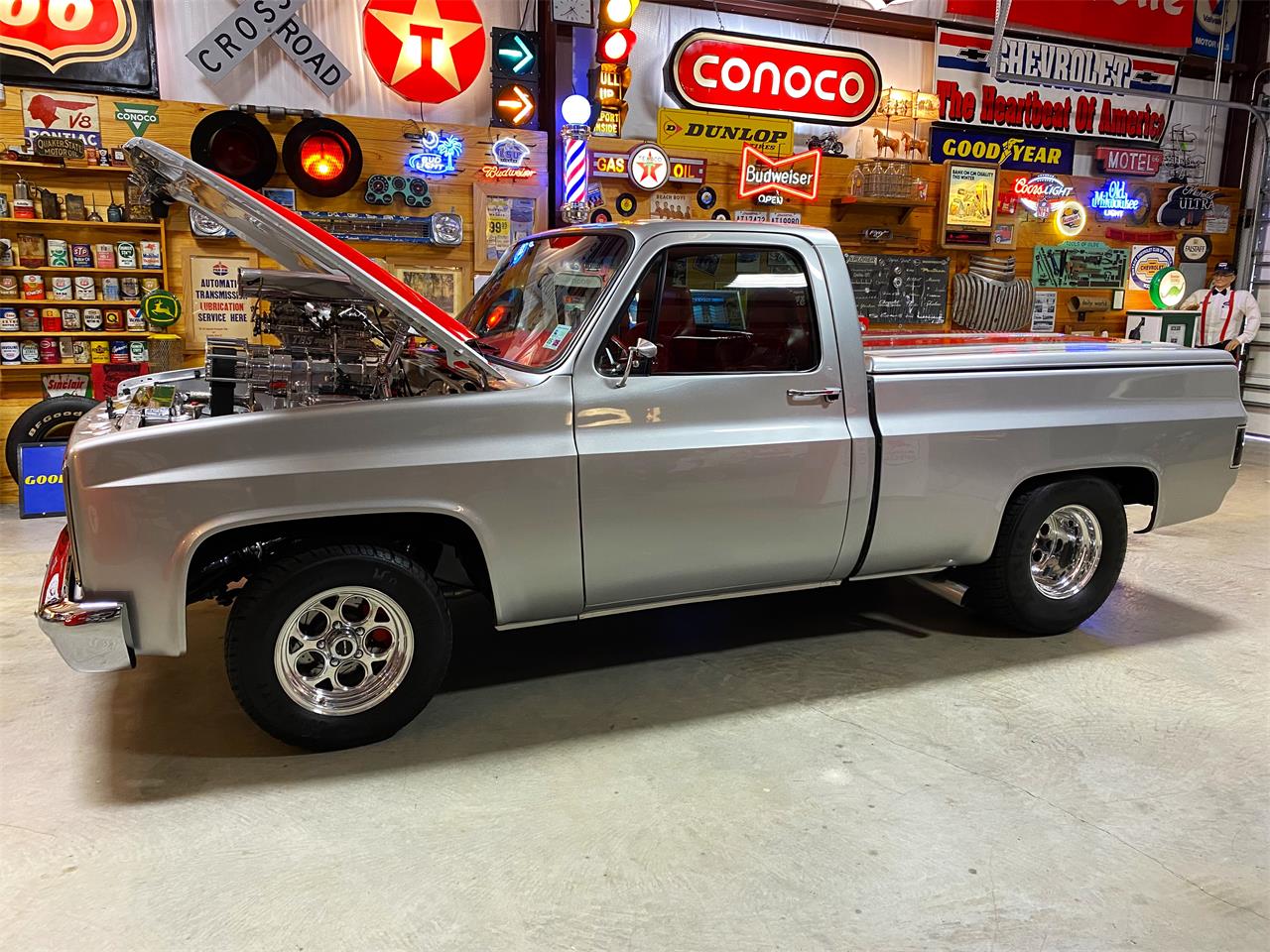 Chevrolet-C10-1984-Silver-Red-22