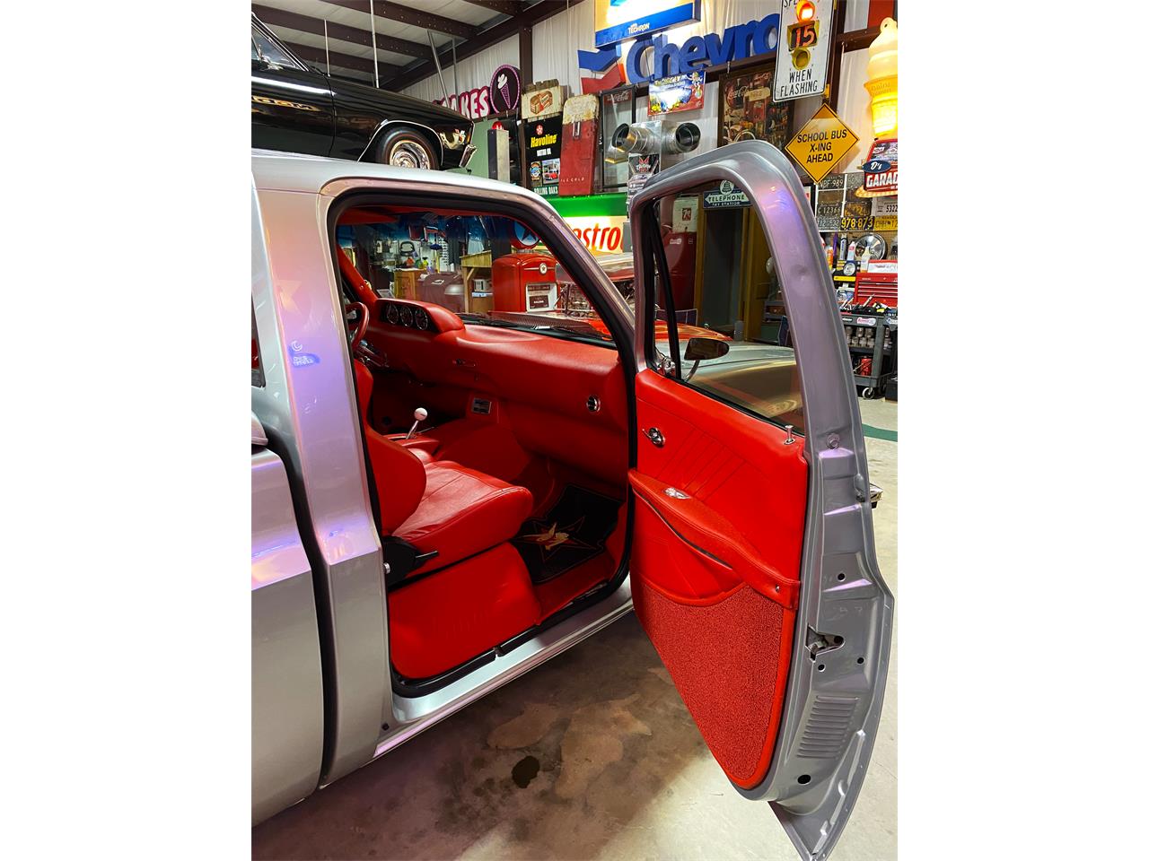 Chevrolet-C10-1984-Silver-Red-24