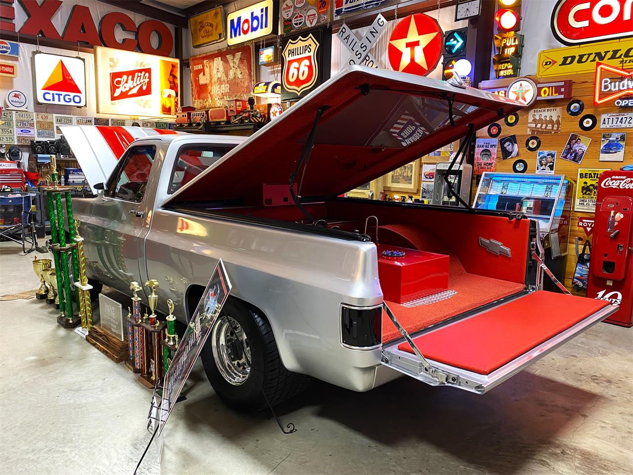 Chevrolet-C10-1984-Silver-Red-3