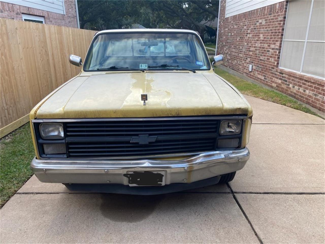 Chevrolet-C10-1984-Yellow-YellowBeige-1