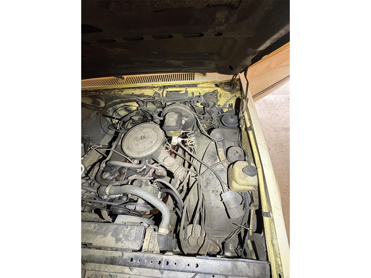 Chevrolet-C10-1984-Yellow-YellowBeige-6