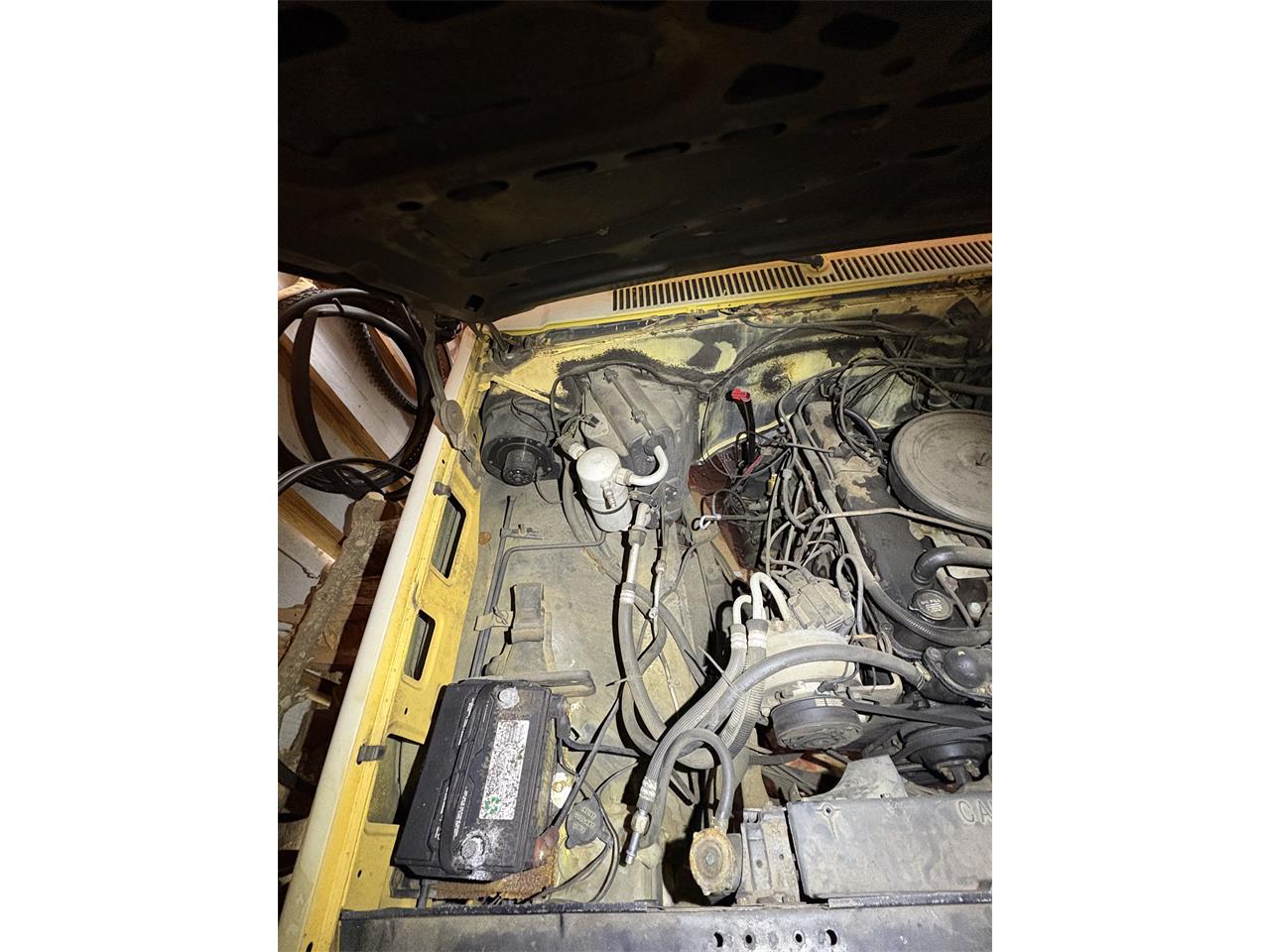 Chevrolet-C10-1984-Yellow-YellowBeige-7