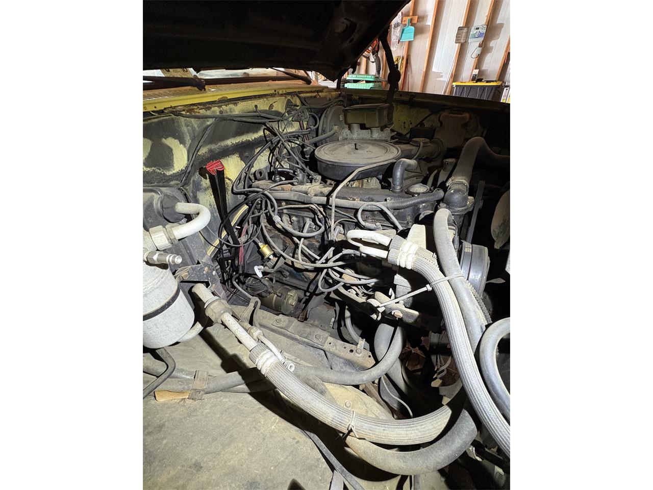 Chevrolet-C10-1984-Yellow-YellowBeige-8