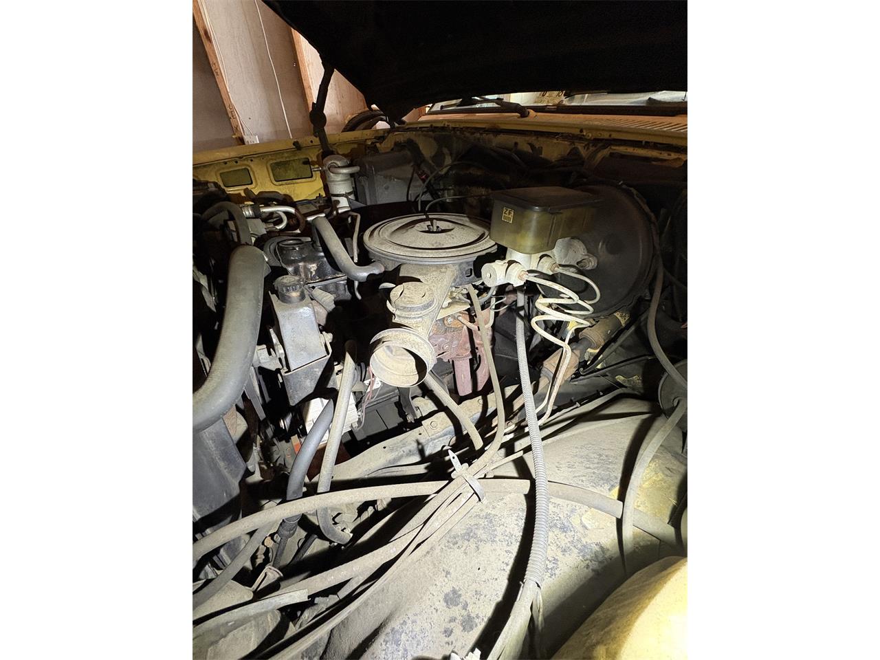 Chevrolet-C10-1984-Yellow-YellowBeige-9