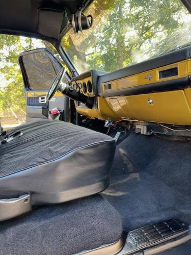 Chevrolet-C10-1985-Custom-3