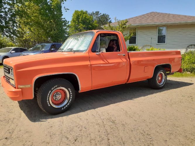 Chevrolet-C10-1985-Orange-3