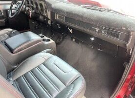 Chevrolet-C10-1985-Red-Black-2