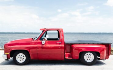 Chevrolet-C10-1985-Red-Black-4