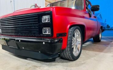 Chevrolet-C10-1985-Red-Black