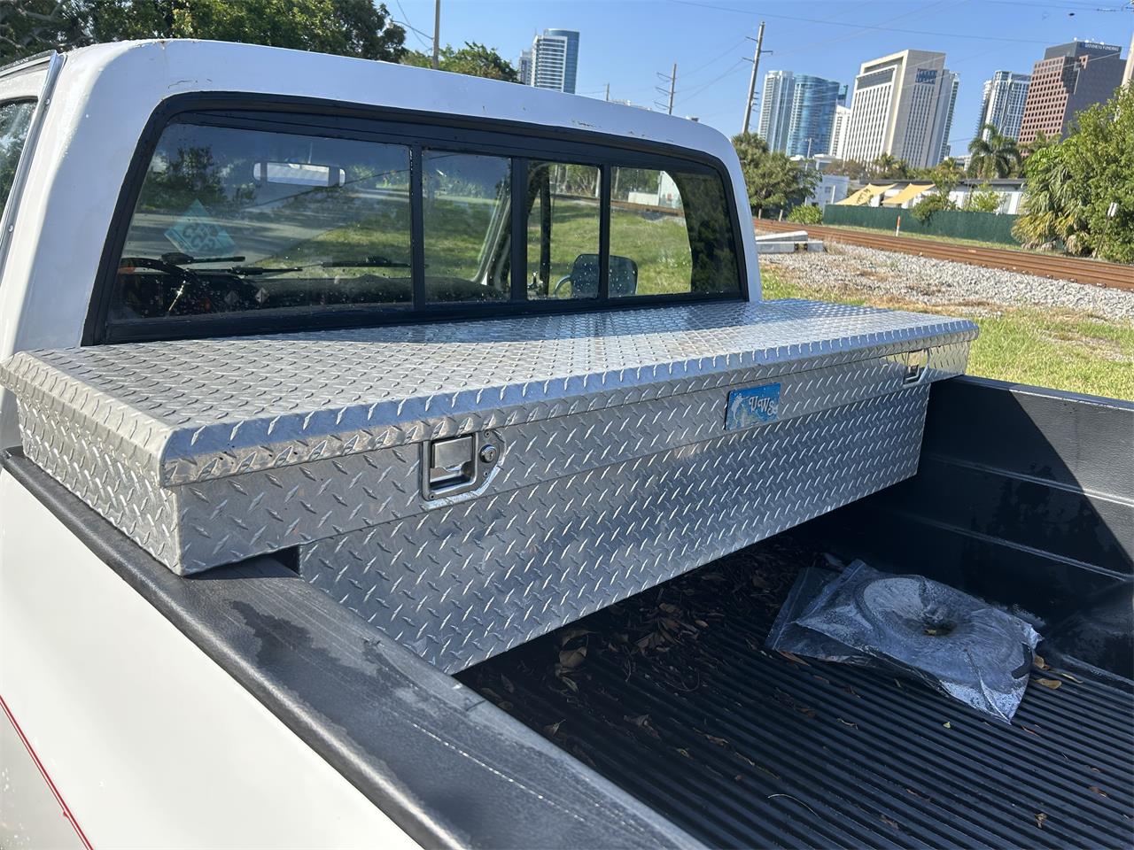 Chevrolet-C10-1986-White-Grey-10