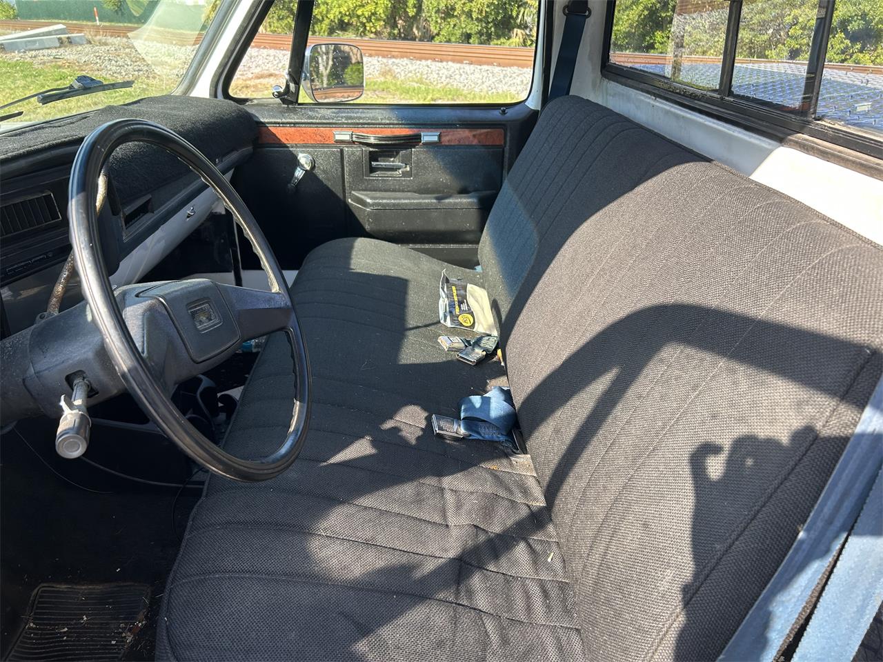 Chevrolet-C10-1986-White-Grey-13