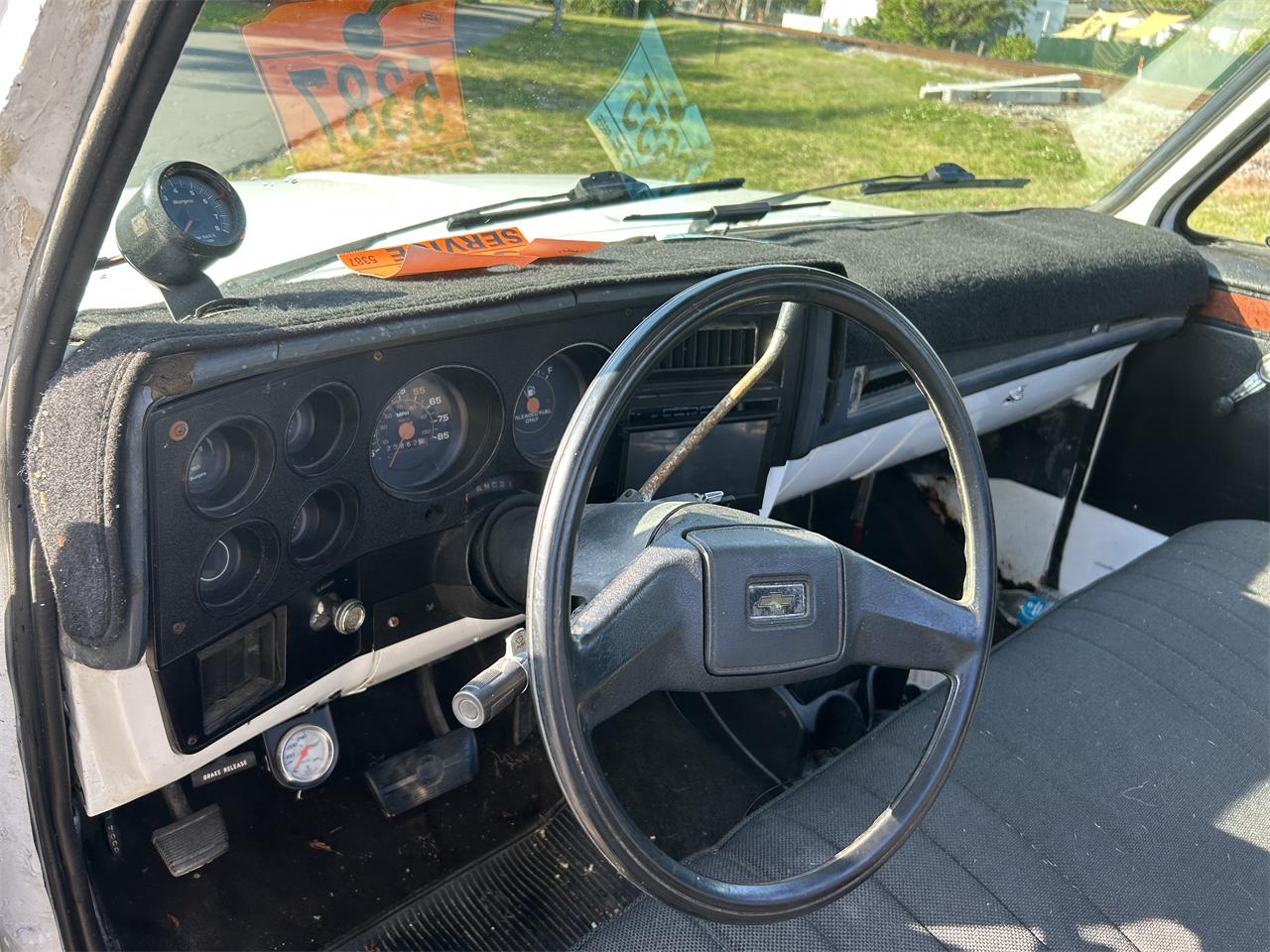 Chevrolet-C10-1986-White-Grey-15