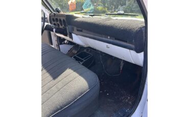 Chevrolet-C10-1986-White-Grey-16