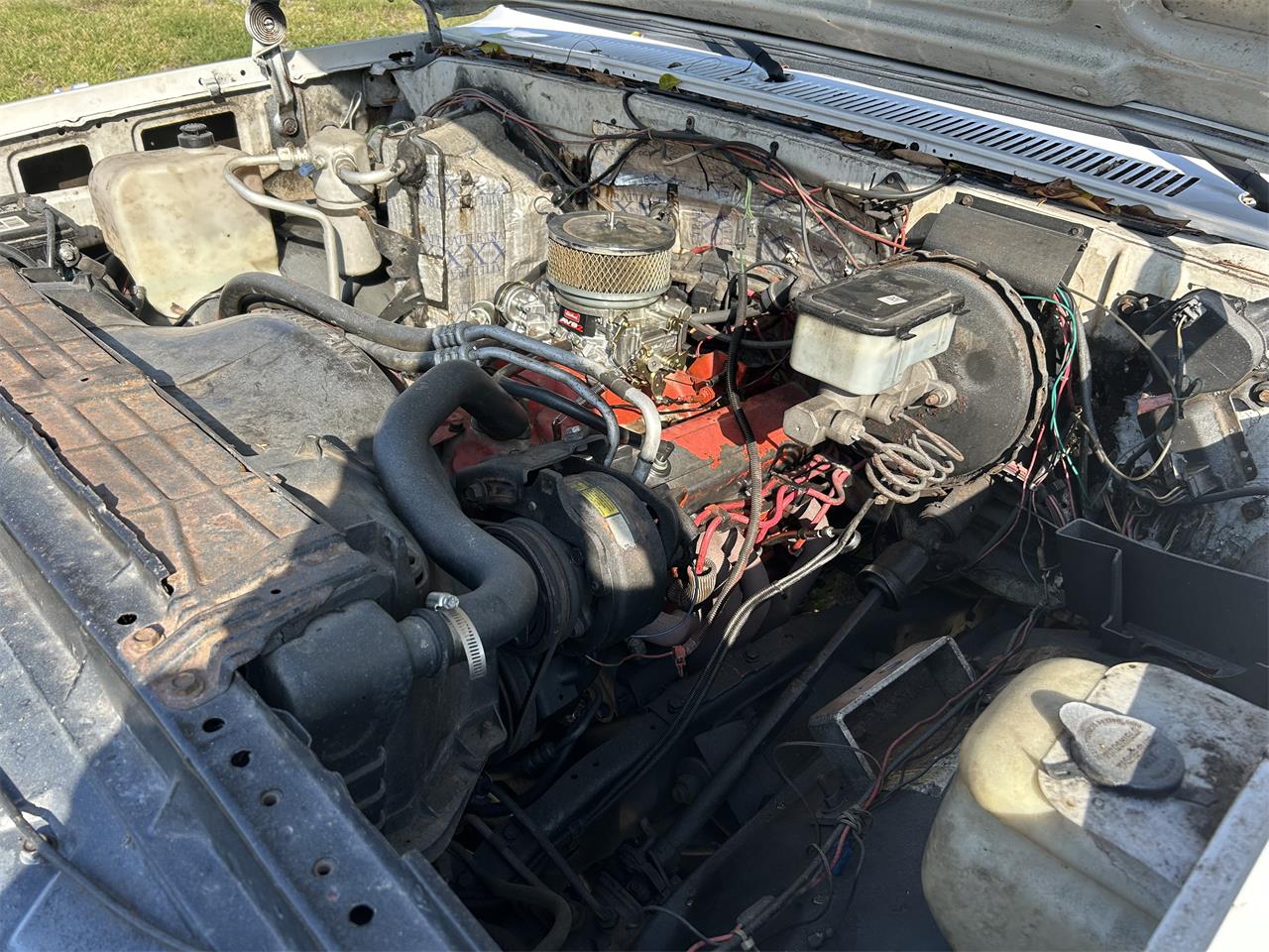 Chevrolet-C10-1986-White-Grey-20