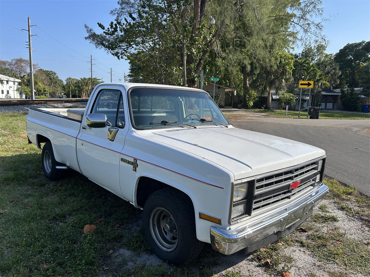 Chevrolet-C10-1986-White-Grey-5
