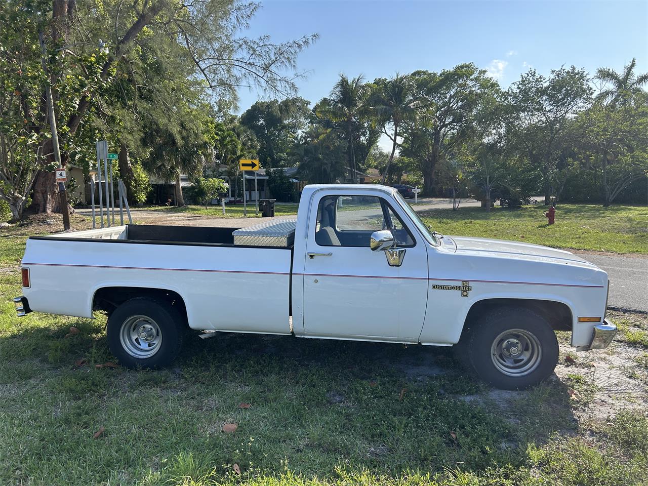 Chevrolet-C10-1986-White-Grey-6