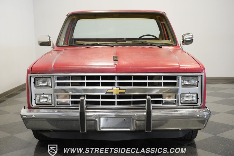 Chevrolet-C10-1987-Apple-Red-Doe-Skin-Tan-10