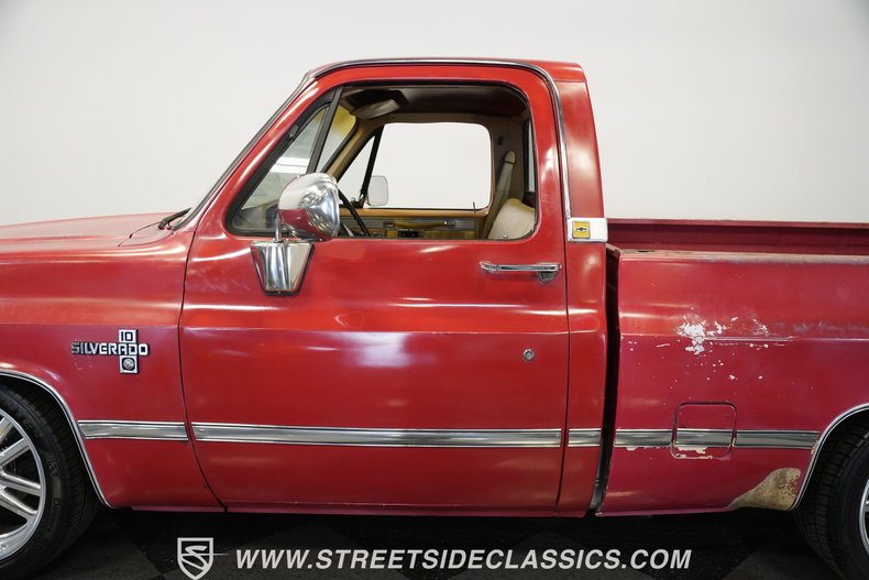 Chevrolet-C10-1987-Apple-Red-Doe-Skin-Tan-22