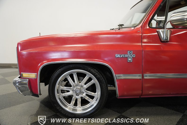 Chevrolet-C10-1987-Apple-Red-Doe-Skin-Tan-23