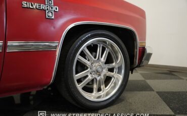 Chevrolet-C10-1987-Apple-Red-Doe-Skin-Tan-41