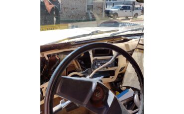 Chevrolet-C10-1987-Light-tan-and-red-Light-tan-11