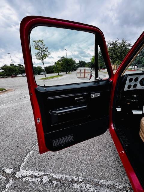 Chevrolet-C10-pickup-1983-red-3