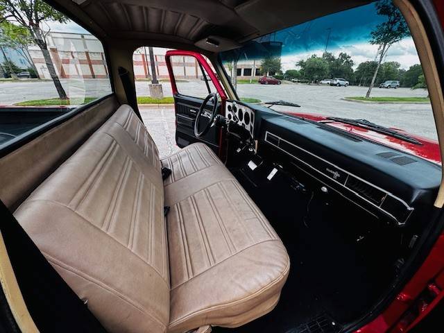 Chevrolet-C10-pickup-1983-red-6