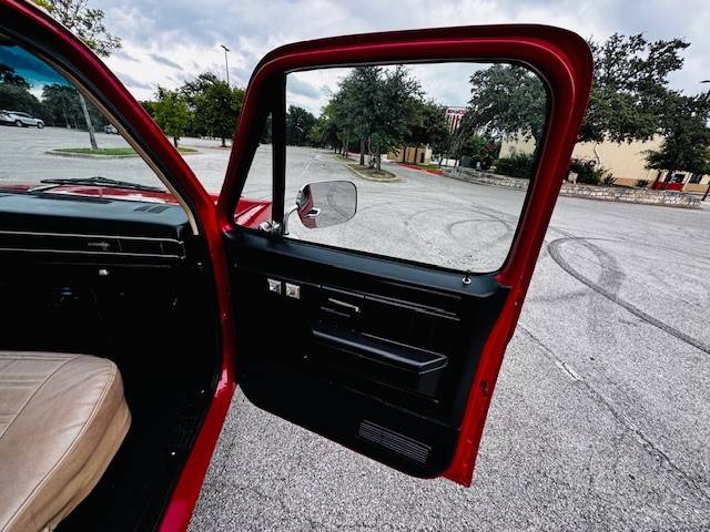 Chevrolet-C10-pickup-1983-red-7
