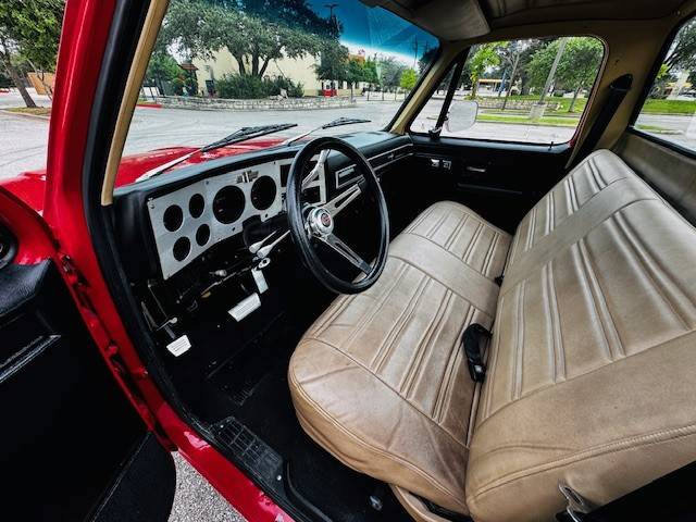 Chevrolet-C10-pickup-1983-red-8