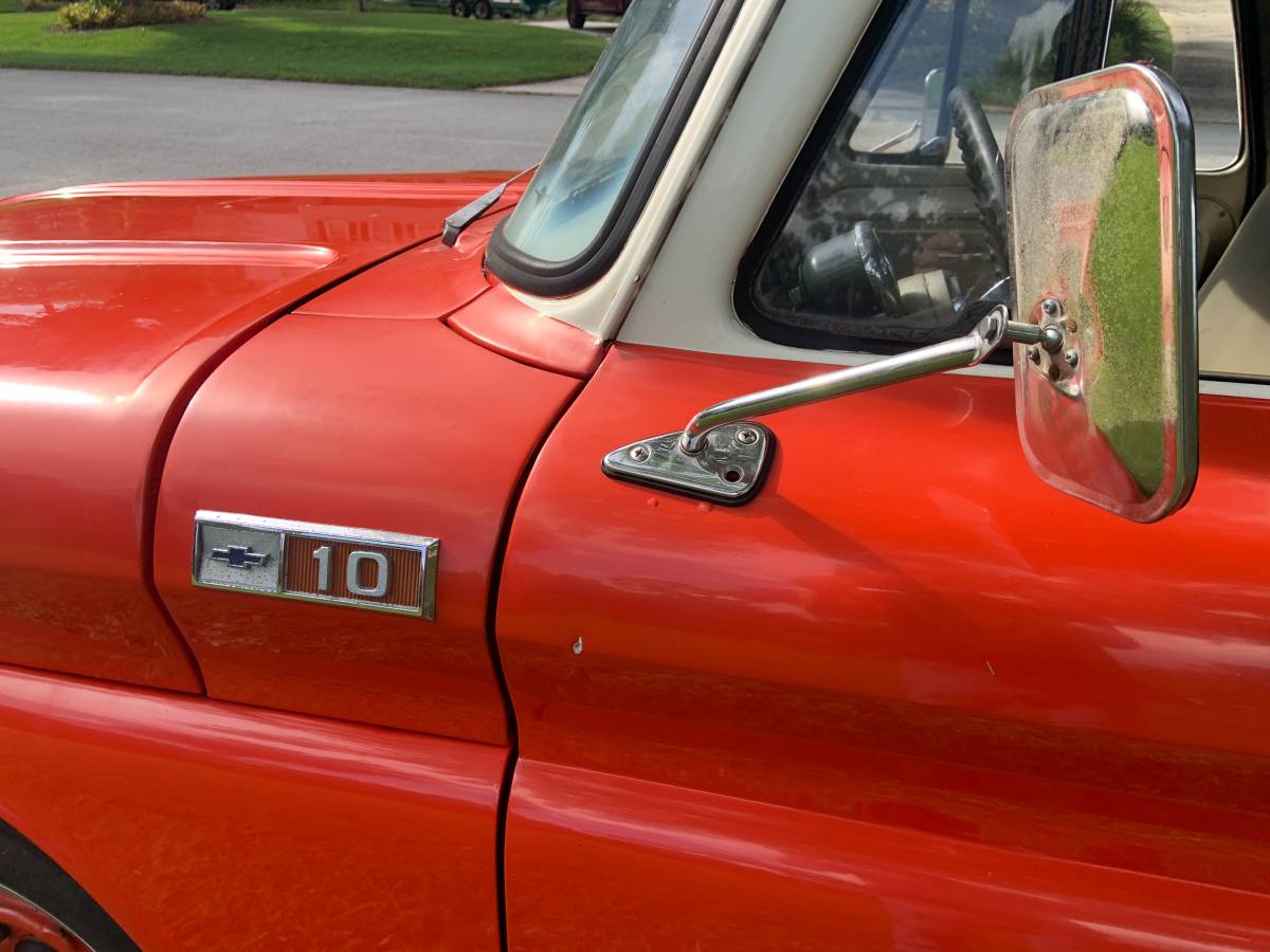 Chevrolet-C10-stepside-1965-custom-13