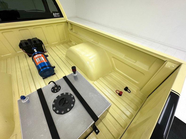 Chevrolet-C1500-1994-Butternut-Yellow-Black-30