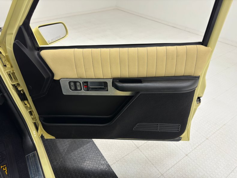 Chevrolet-C1500-1994-Butternut-Yellow-Black-36