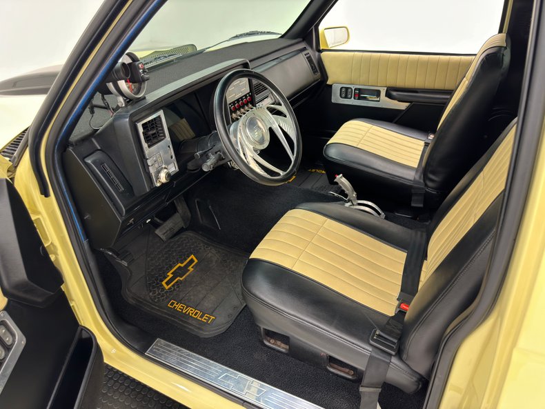 Chevrolet-C1500-1994-Butternut-Yellow-Black-38
