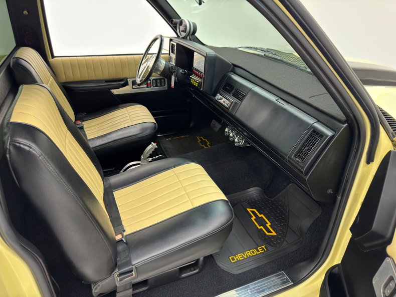 Chevrolet-C1500-1994-Butternut-Yellow-Black-40