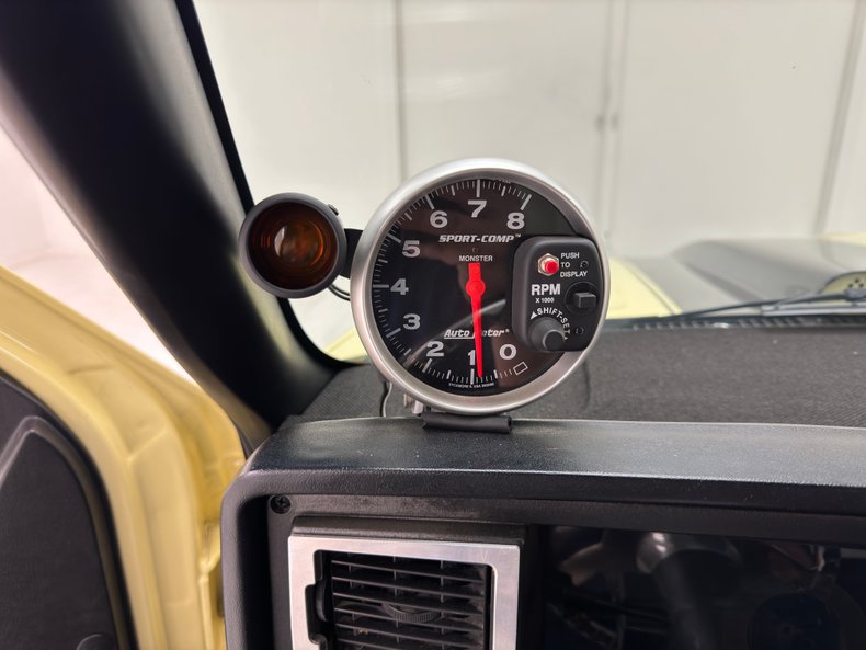 Chevrolet-C1500-1994-Butternut-Yellow-Black-42