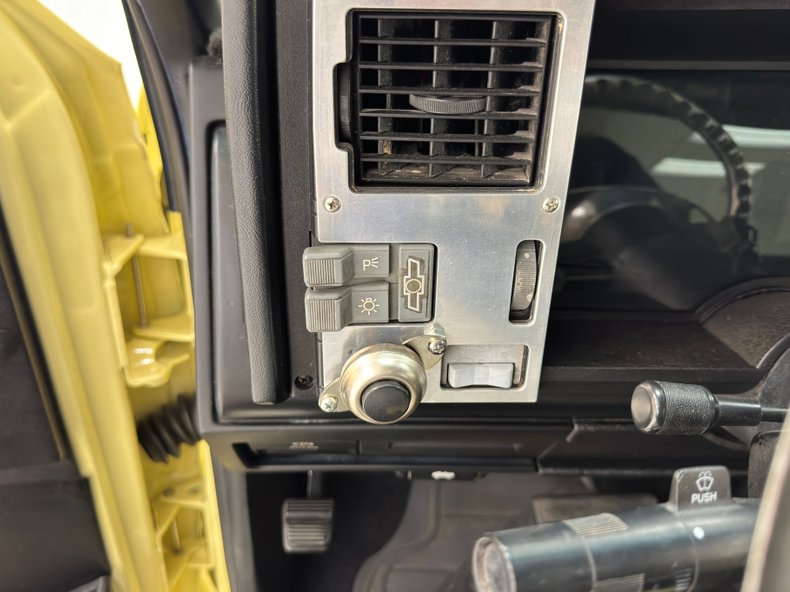 Chevrolet-C1500-1994-Butternut-Yellow-Black-43
