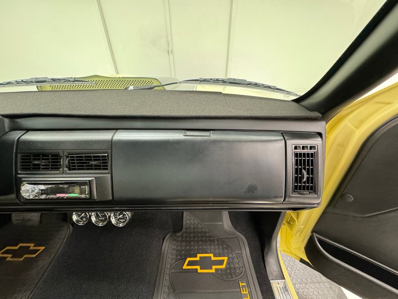 Chevrolet-C1500-1994-Butternut-Yellow-Black-48