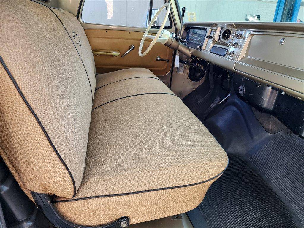 Chevrolet-C20-1964-22