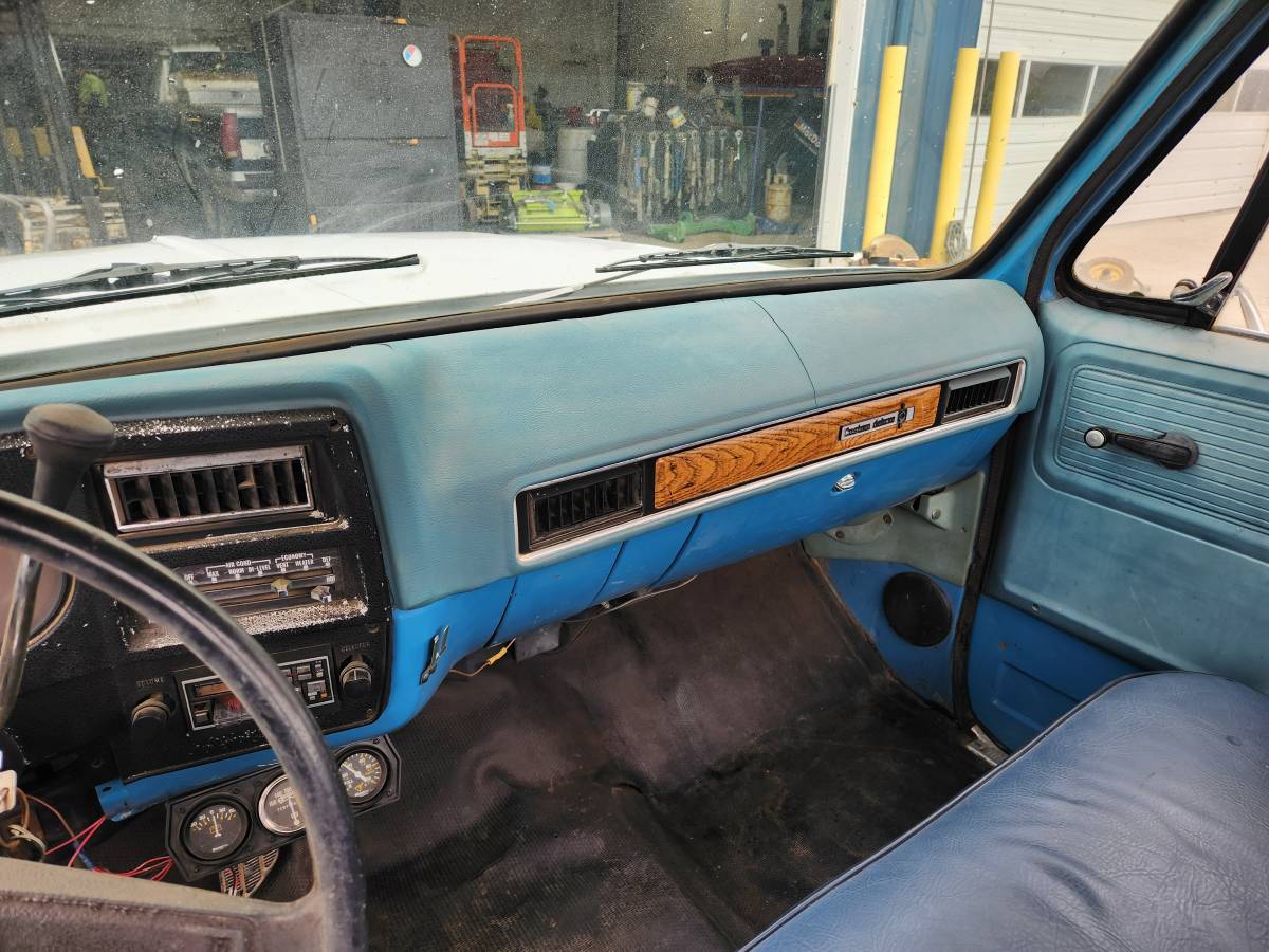 Chevrolet-C20-1977-3