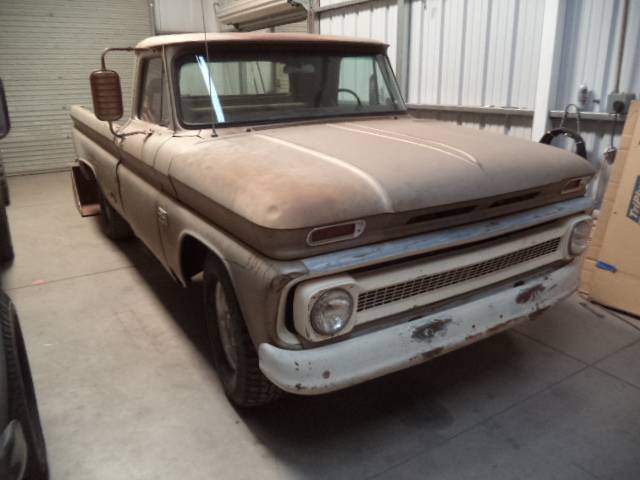 Chevrolet-C20-longbed-truck-1966