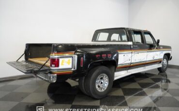 Chevrolet-C30-1979-Black-Patina-Black-24