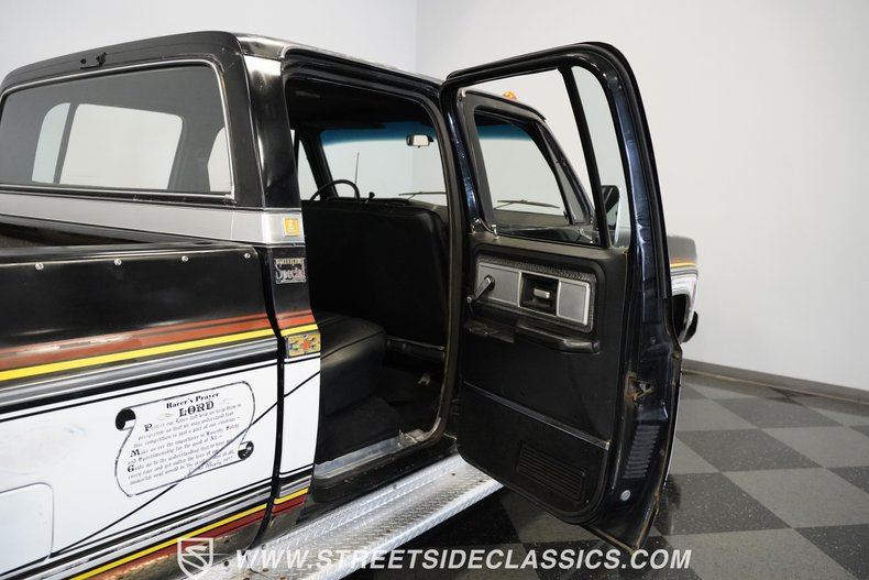 Chevrolet-C30-1979-Black-Patina-Black-37