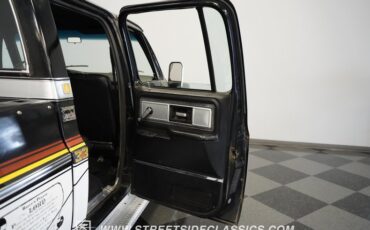 Chevrolet-C30-1979-Black-Patina-Black-38
