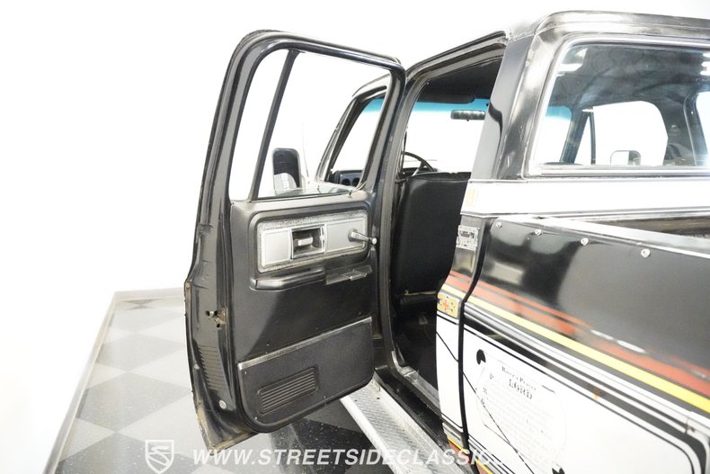 Chevrolet-C30-1979-Black-Patina-Black-42