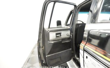 Chevrolet-C30-1979-Black-Patina-Black-43