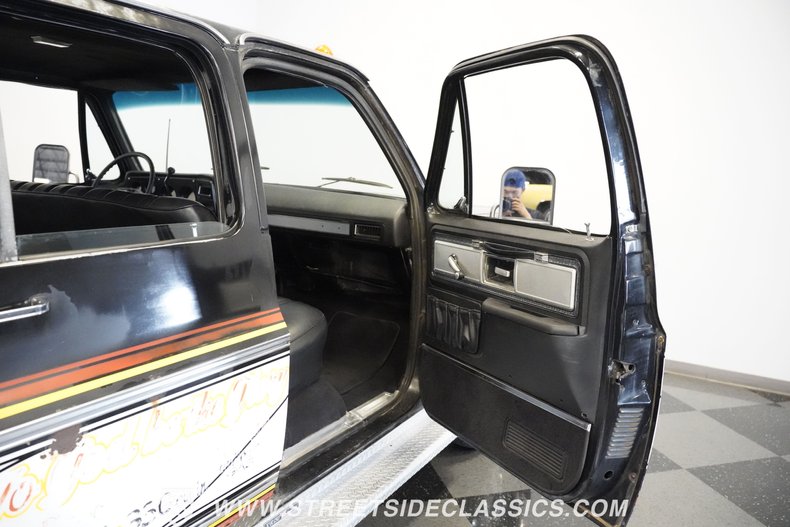 Chevrolet-C30-1979-Black-Patina-Black-47