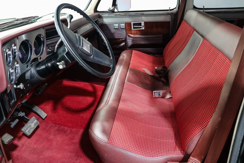 Chevrolet-C30-1984-Brown-Patina-Red-11