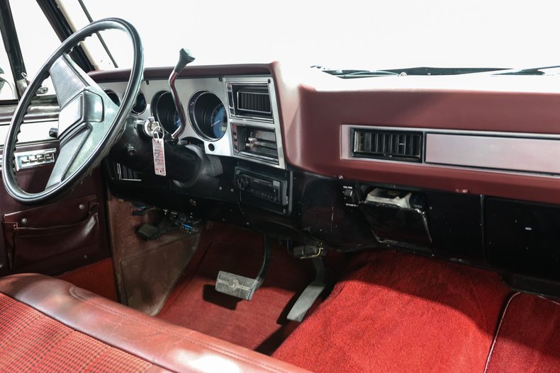 Chevrolet-C30-1984-Brown-Patina-Red-16